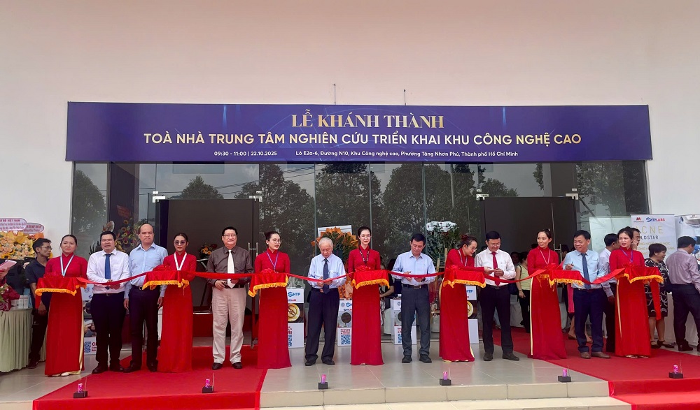 Cắt băng khai trương SHTPLAbs