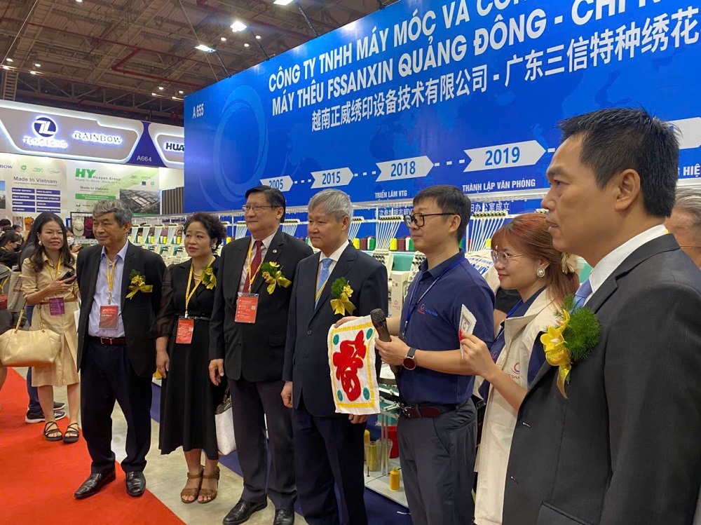 Chủ tịch HAuA tham quan Triển lãm VTG 2025