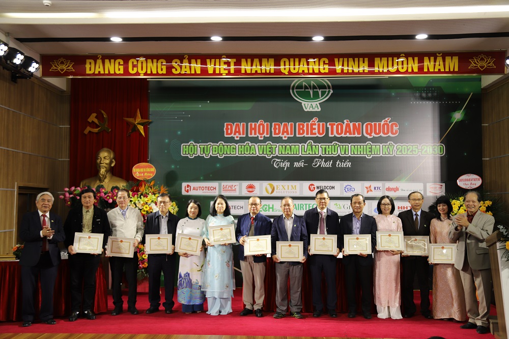 Hội Tự động hóa Việt Nam (VAA) bước vào nhiệm kỳ 6 với nhiều điểm mới 4 Khen thưởng tại Đại hội VAA
