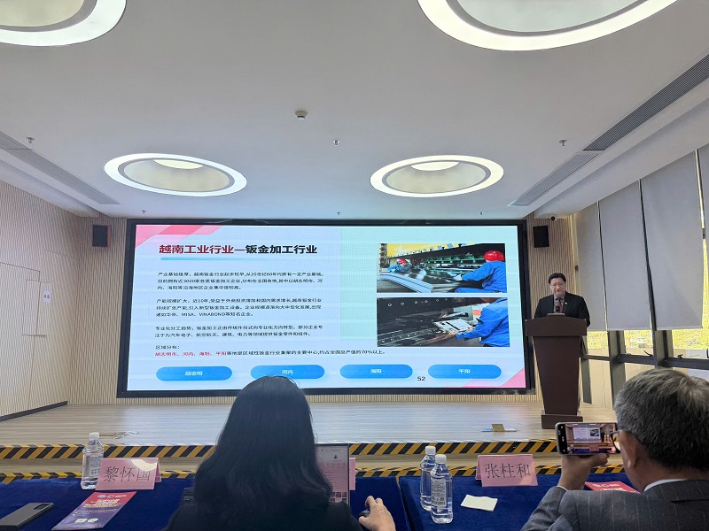 PGS.TS. Lê Hoài Quốc trình bày