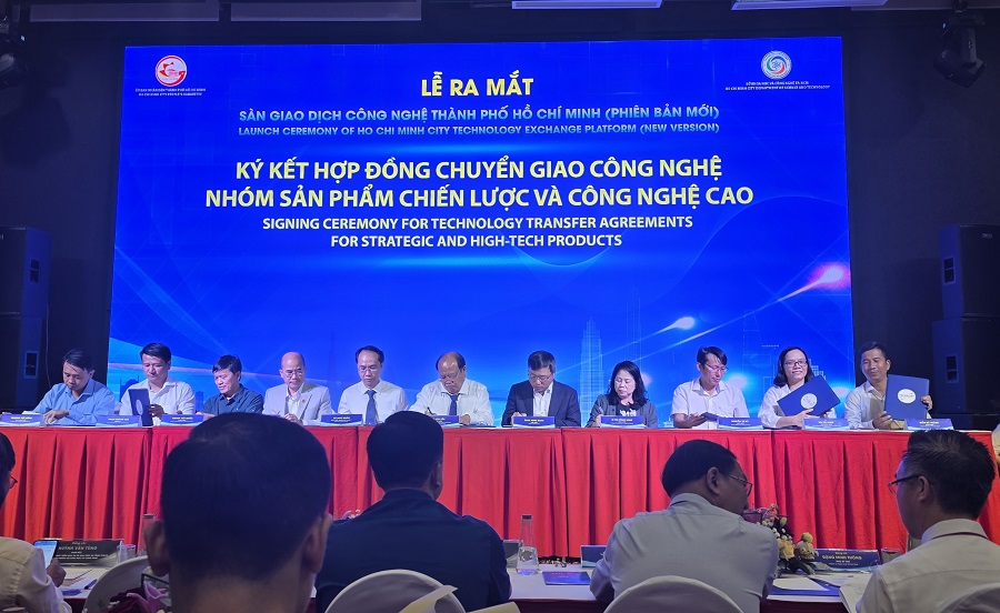 Ký kết hợp đồng