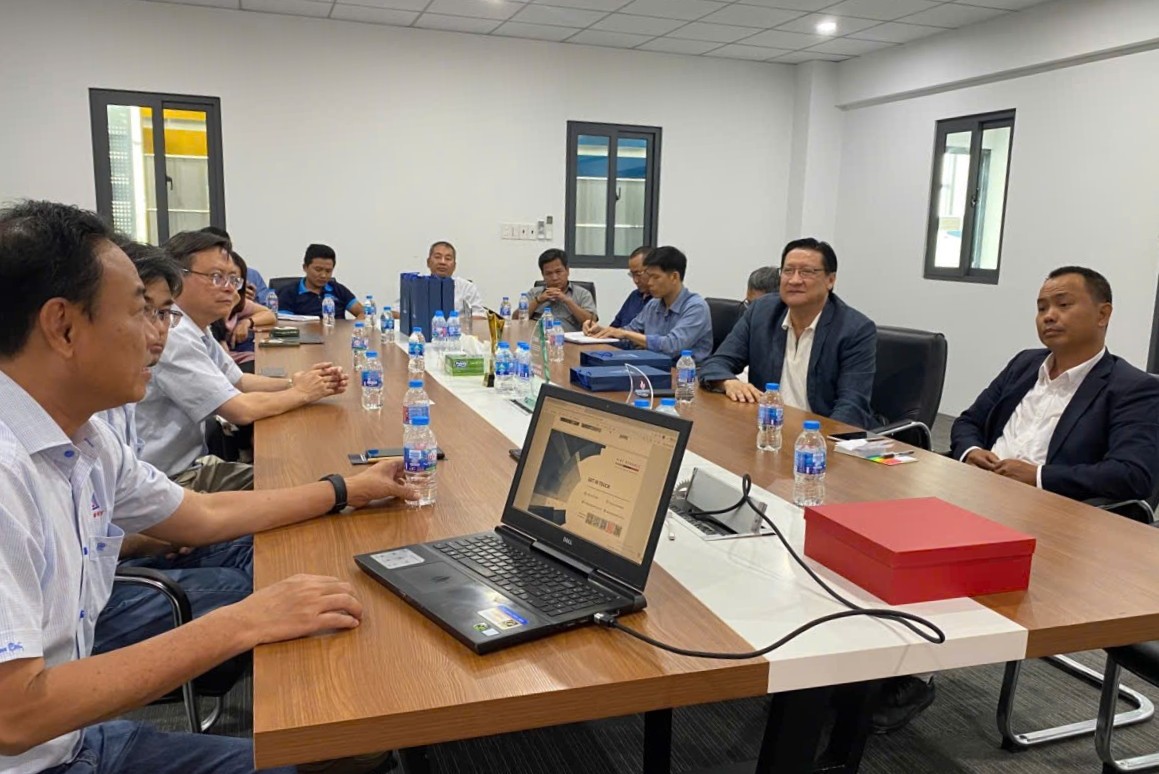 HAuA tham quan Hồng Ký, cập nhật xu hướng sản xuất hiện đại 2 Hội viên HAuA tìm hiểu về công ty CP Cơ khí Hồng Ký trước khi tham quan thực tế.