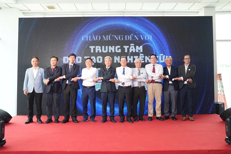 Đại biểu tham dự chúc mừng Lễ ra mắt Trung tâm Đào tạo và Nghiên cứu CITARES