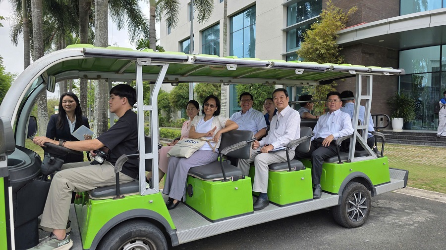 Đoàn Hội Tự động hóa TP.HCM tham quan thực tế KCN Long Hậu sau buổi làm việc.
