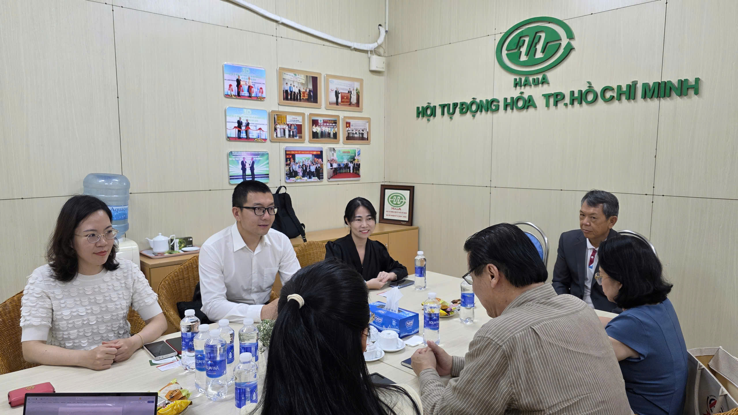 Cơ hội hợp tác robot, AI giữa HAuA và doanh nghiệp Bắc Kinh 2 z7949901469218 bf5834e3f7d7dcfd4a382a449777e792