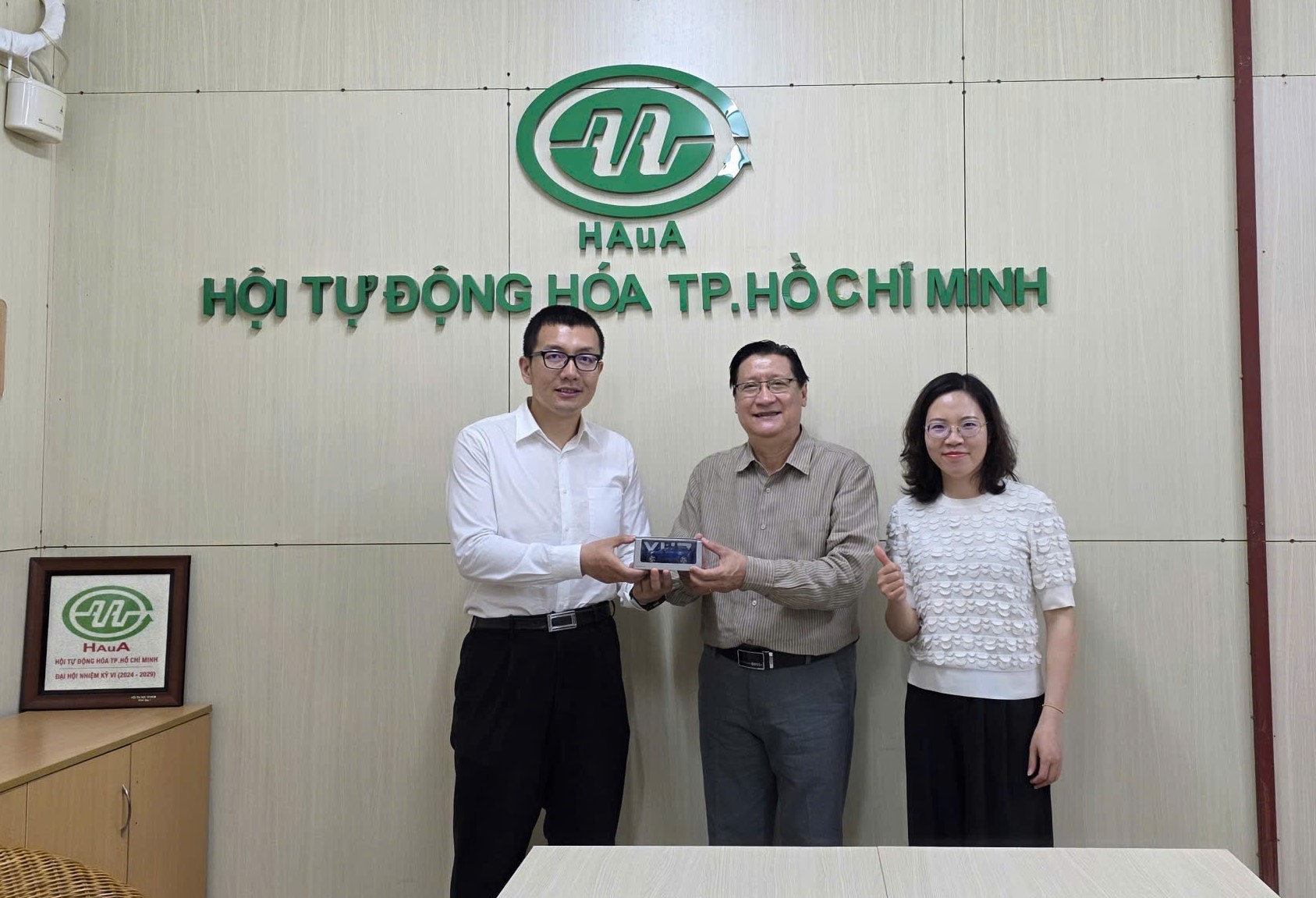 Cơ hội hợp tác robot, AI giữa HAuA và doanh nghiệp Bắc Kinh 3 z7949901607745 212a4da068d3ecd3bf273e13b783f2cd