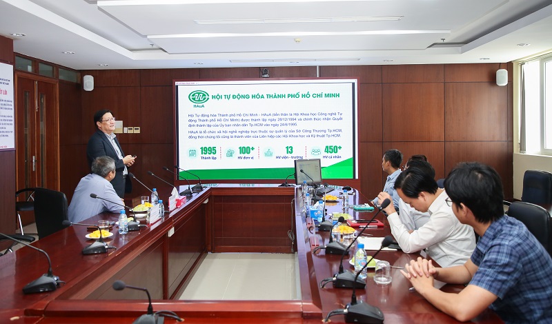 Kết nối đào tạo với thực tiễn: HAuA gặp gỡ Đại học Dầu khí Việt Nam 2 PGS.TS. Lê Hoài Quốc – Chủ tịch Hội Tự động hóa TP.HCM giới thiệu về các hoạt động của Hội.